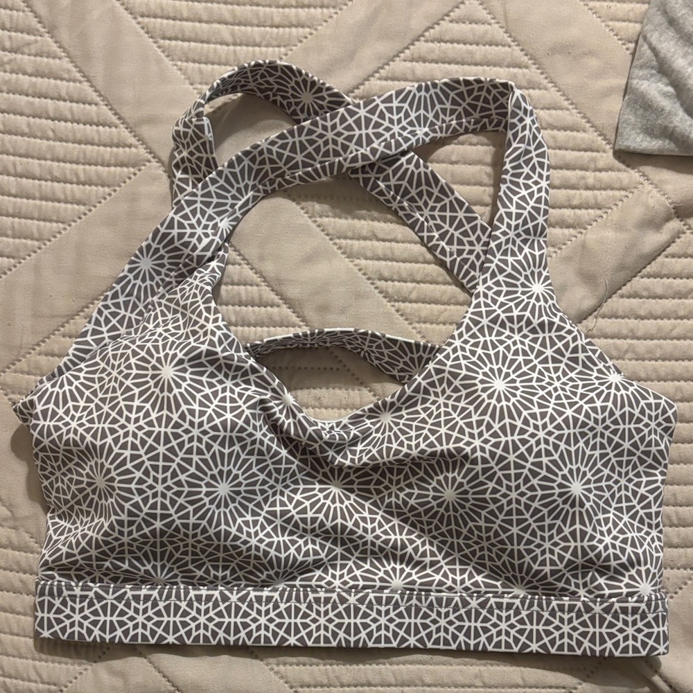 Love Fitness Apparel Gray Geometric Pattern Sports Bra